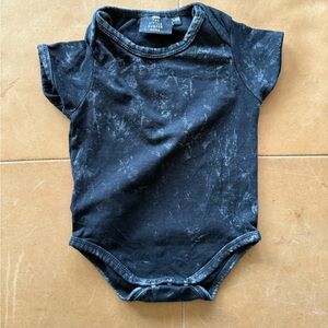 💙5/$25💙Little Surfer Dude Onesie 3-6M